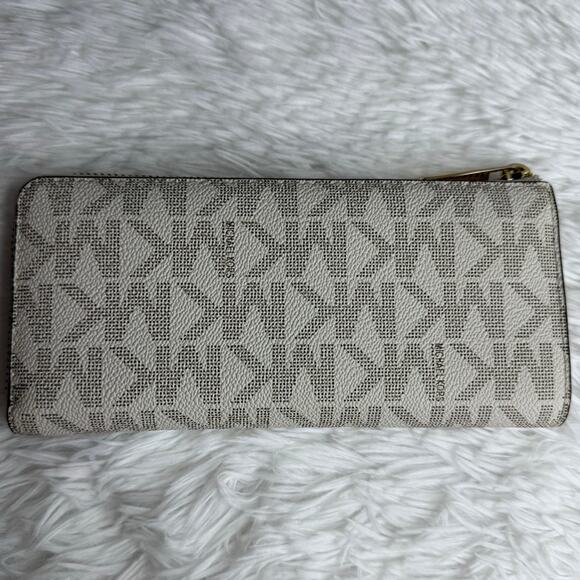 Michael Kors Jet Set Signature Wallet - Picture 2 of 9